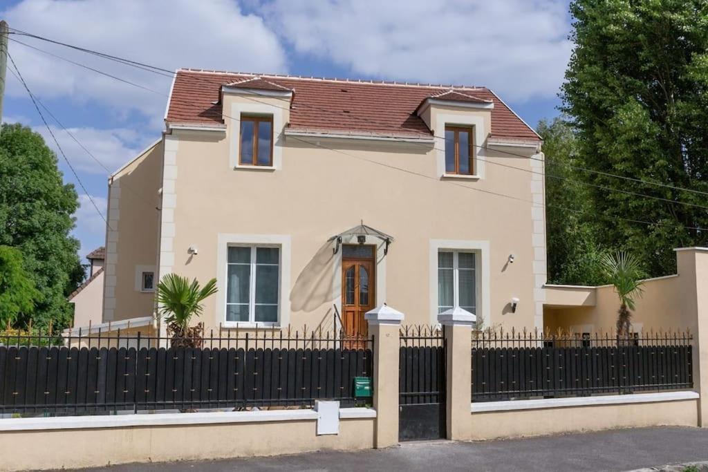 Joli Appartement De Vacances Écouen Eksteriør bilde